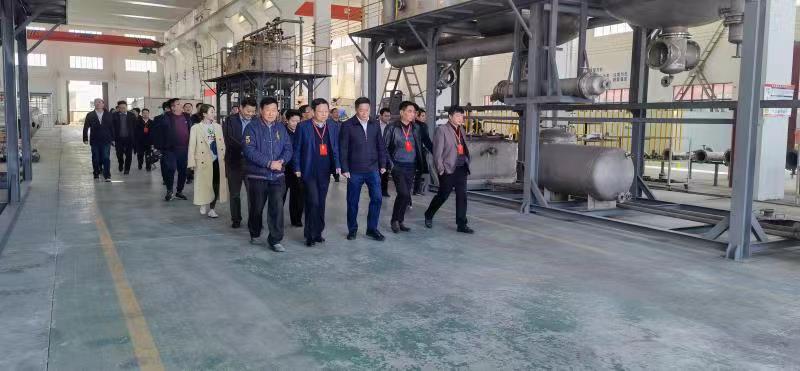 11月9日，人大代表團(tuán)一行考察江蘇煌燦新材料科技有限公司。高新區(qū)黨工委書(shū)記陳斌等陪同。